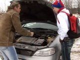 Blonde Girl Repay On Her Way For Helping Around Hers Defective Car